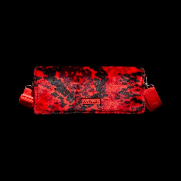 SOLD = ADIDAS x IVY PARK - PRINTED FAUX FUR ENVELOPE CLUTCH - Picture 4 of 5